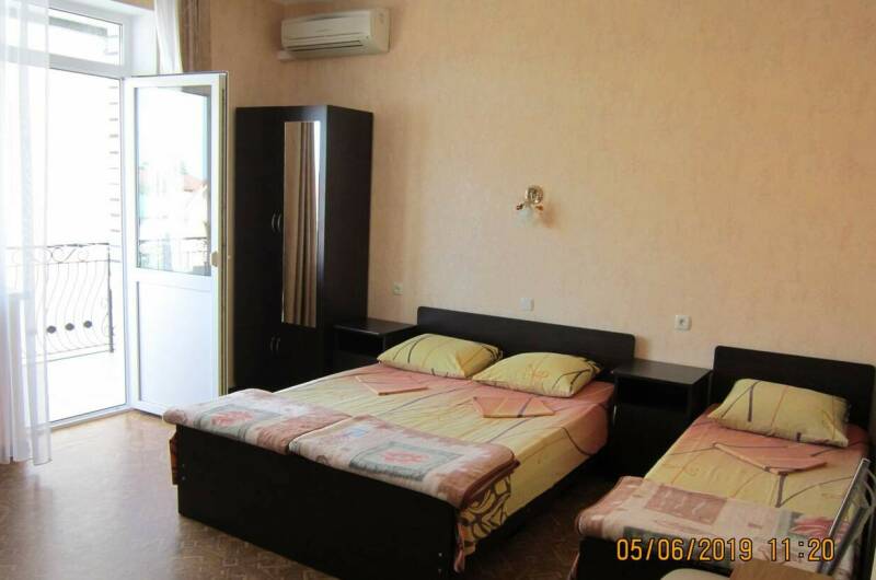 «Эконом» 3−5 местный с балконом