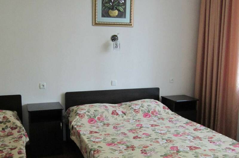 «Эконом» 3−5 местный с балконом