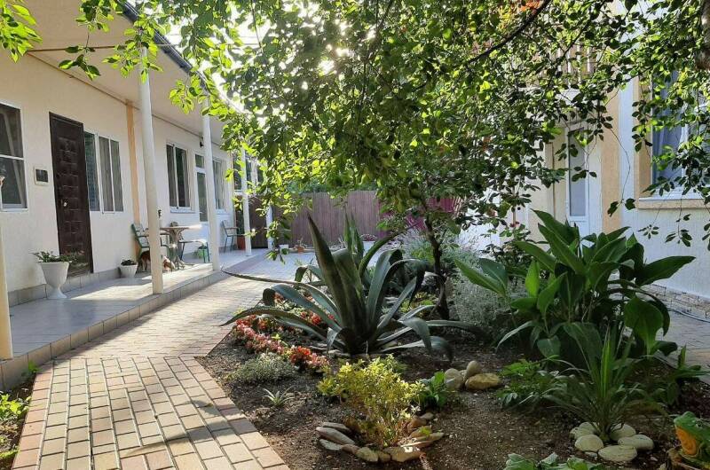 Двух местная комната с кухней на первом этаже