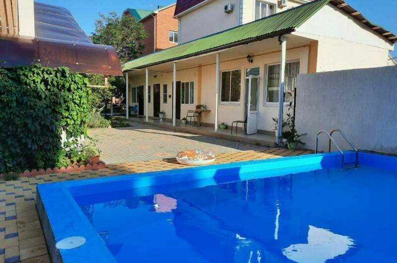 Двух местная комната с кухней на первом этаже