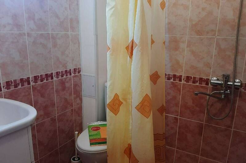 Двух местная комната с кухней на первом этаже