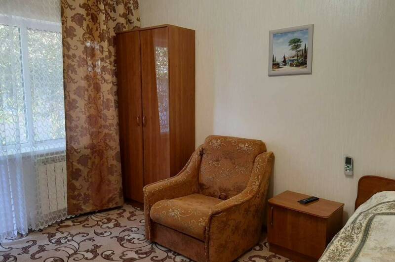 Двух местная комната с кухней на первом этаже