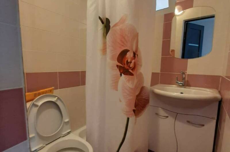 Двух местная (розовая) на втором этаже с балконом