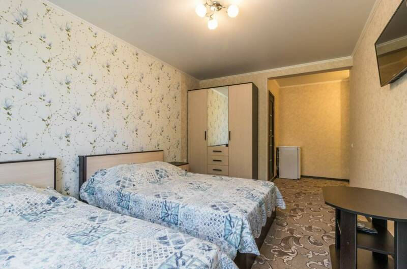 Трехместная комната с балконом и вид на бассейн