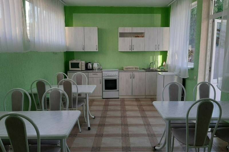 Трехместная комната с балконом и вид на бассейн