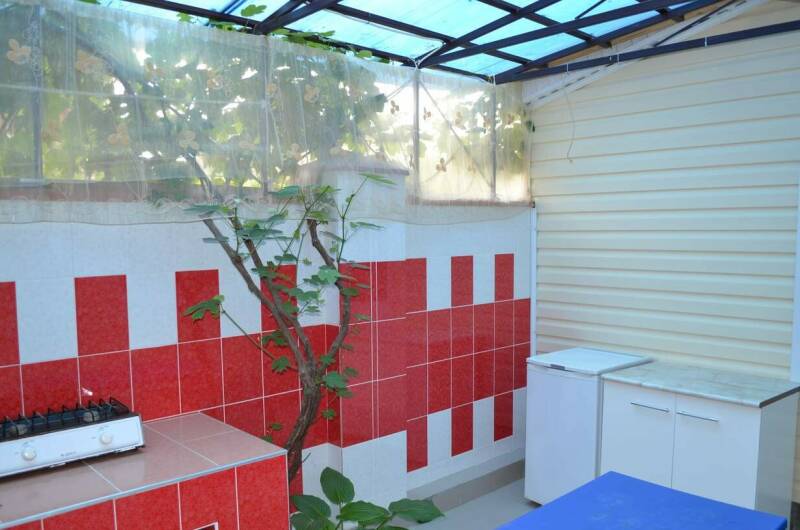 4-х местная с кухней и отдельным двориком