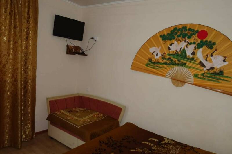 4-х местная с кухней и отдельным двориком