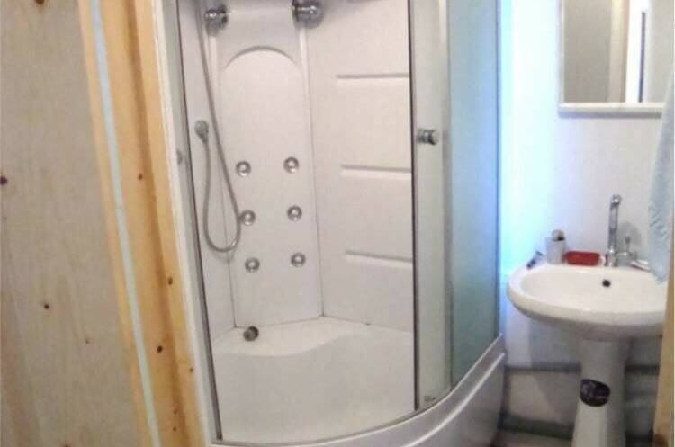 Эконом — 2-х местный номер с удобствами на этаже