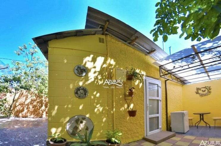 Домик во дворе № 1