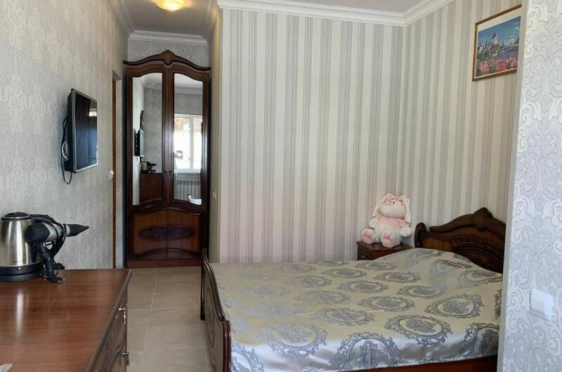 Двух местный с двух спальной кроватью