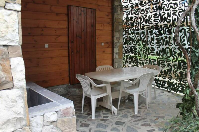 Коттедж с отдельной кухней, сан. узлом и двориком