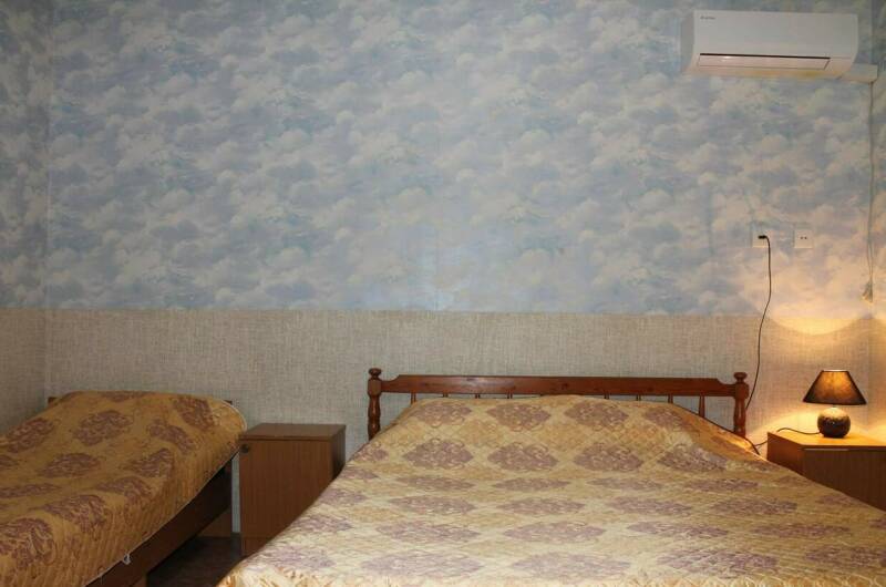 Коттедж с отдельной кухней, сан. узлом и двориком