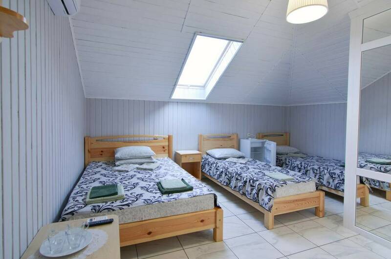 4-местный номер в мансарде (с внутренней лоджией)