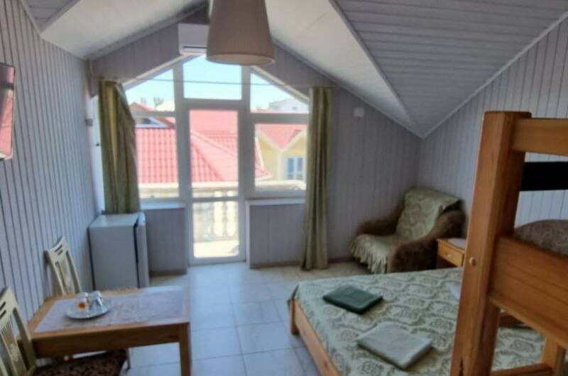 4−5-местный люкс в мансарде с балконом