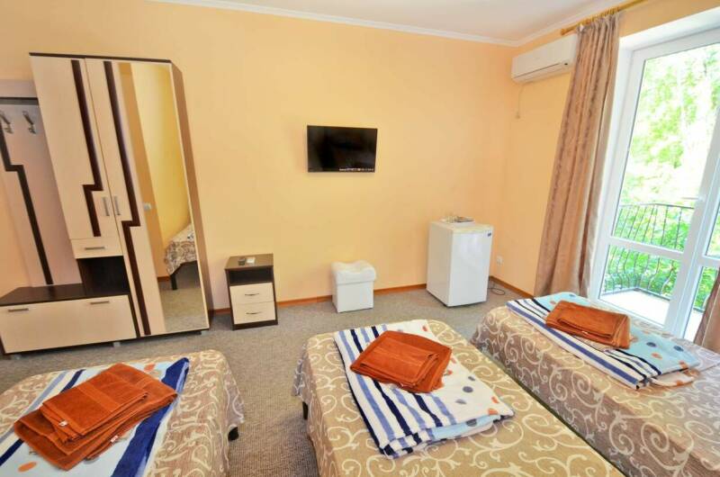 Трехместный с тремя раздельными кроватями