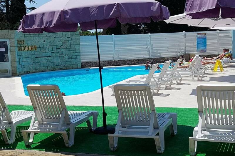 Номер котеджного типа с бассейном