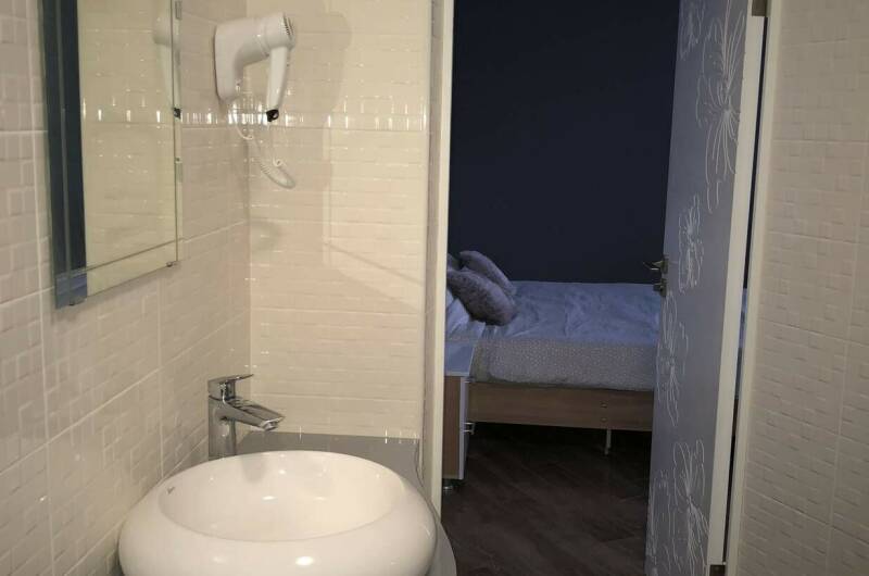 Четырёхместный номер с выходом на бассейн