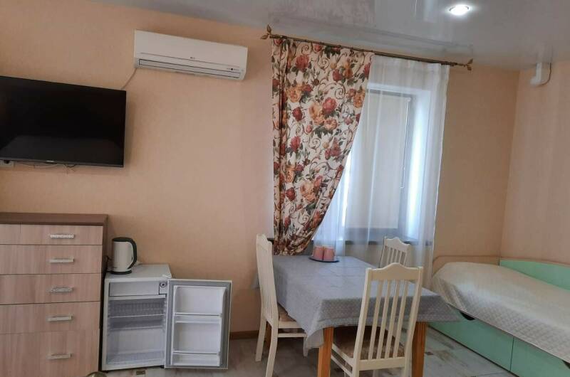 3х местный номер на 1 этаже с выходом на улицу