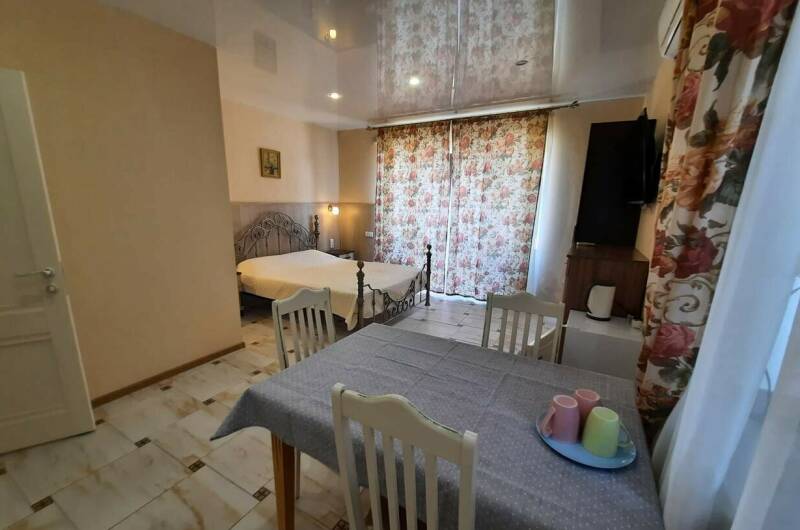 3х местный номер на 1 этаже с выходом на улицу