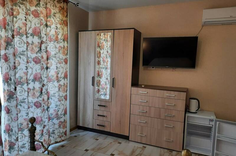 3х местный номер на 1 этаже с выходом на улицу