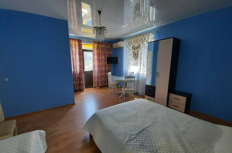 3хместная комната с балконом на 2 этаже