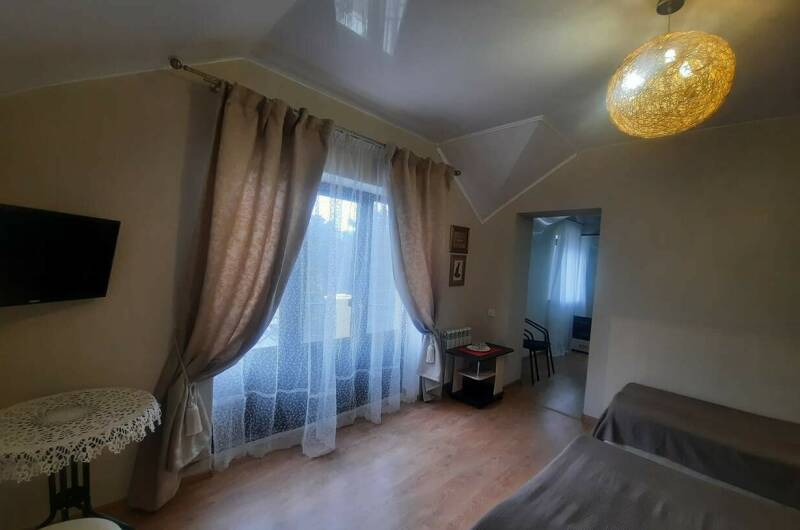 3хместная комната с французким балконом на 3 этаже