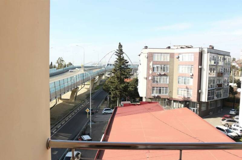 Молодежный номер с видом на улицу Ленина