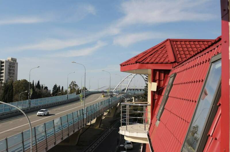 Молодежный номер с видом на улицу Ленина