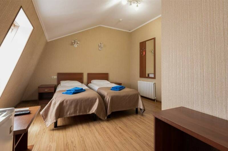 Молодежный номер с видом на улицу Ленина