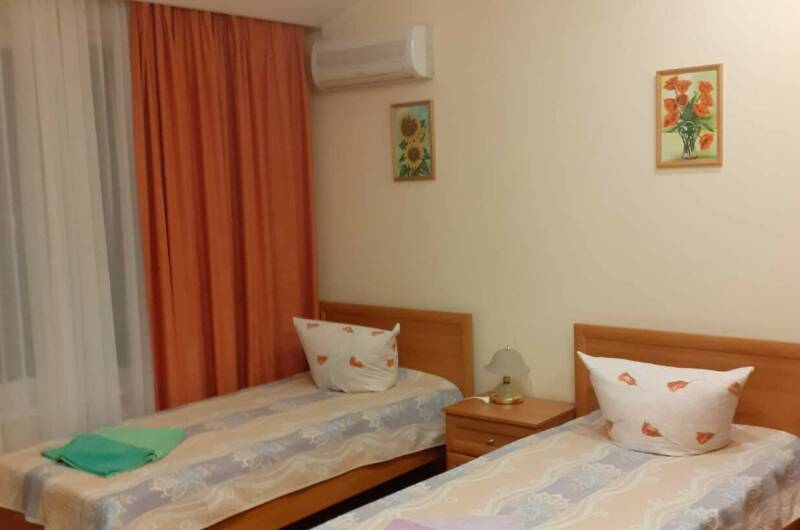 Номер 15 с видом на лес