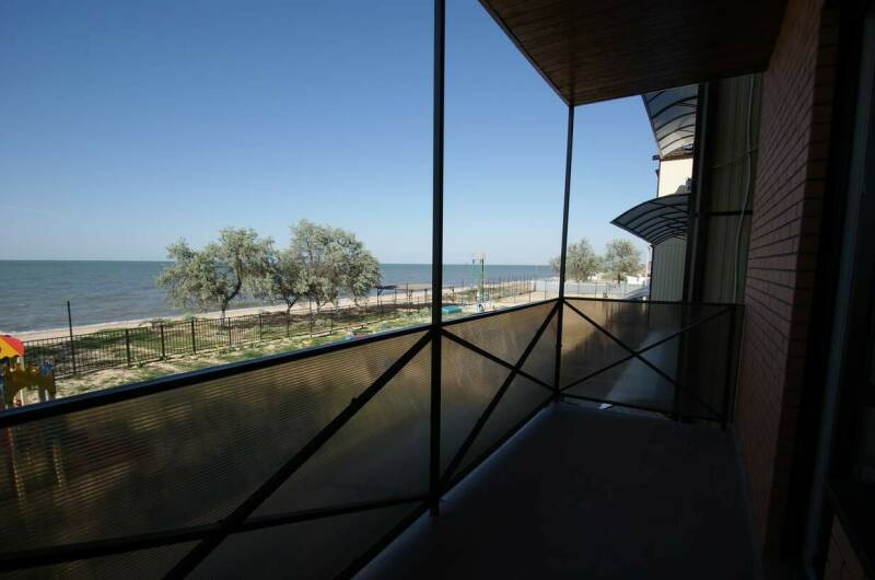 Однокомнатный 2−4-х местный номер, балкон на море