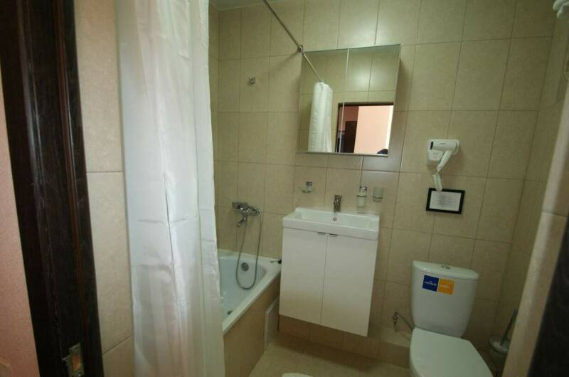 Двухкомнатный 4-х местный номер, балкон во двор