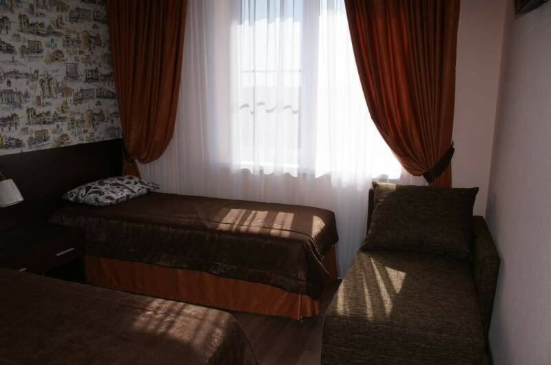 Двухкомнатный 4-х местный номер, балкон во двор