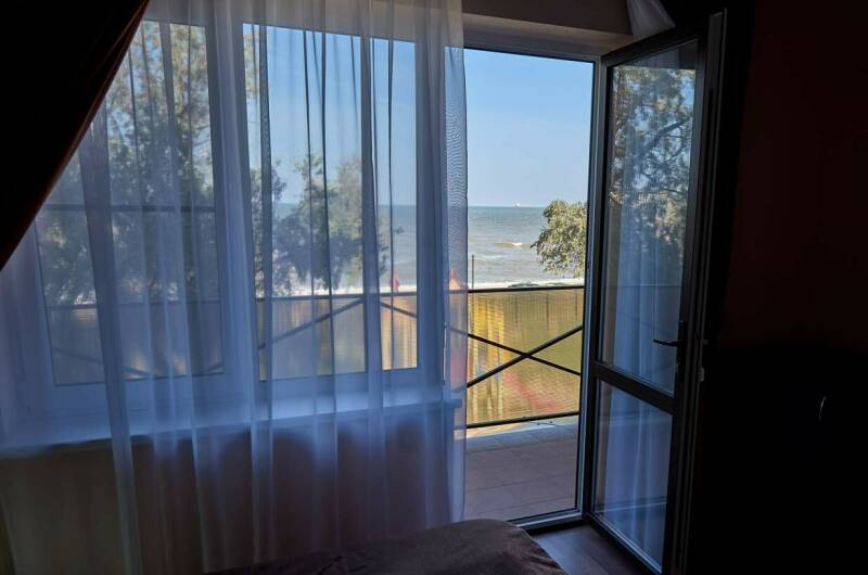 Двухкомнатный 4-х местный номер, балкон на море