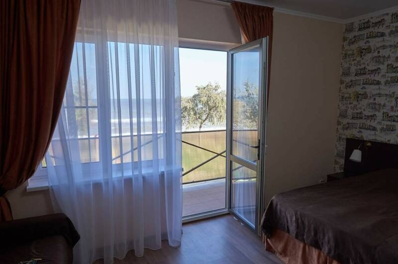 Однокомнатный 2−3-х-местный номер, балкон на море