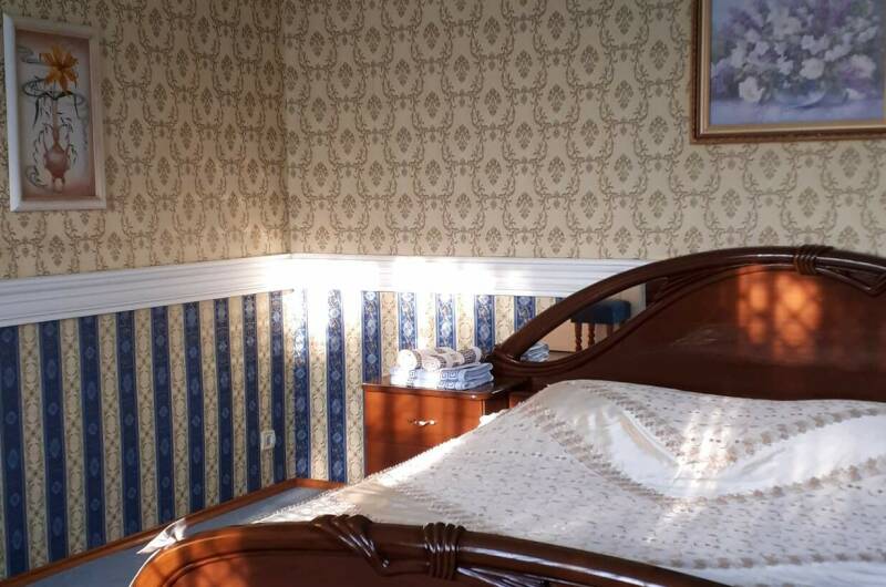 № 7 Номер на 2−4 человека с балконом (3 этаж)