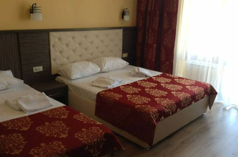 Трёхместный номер с балконом