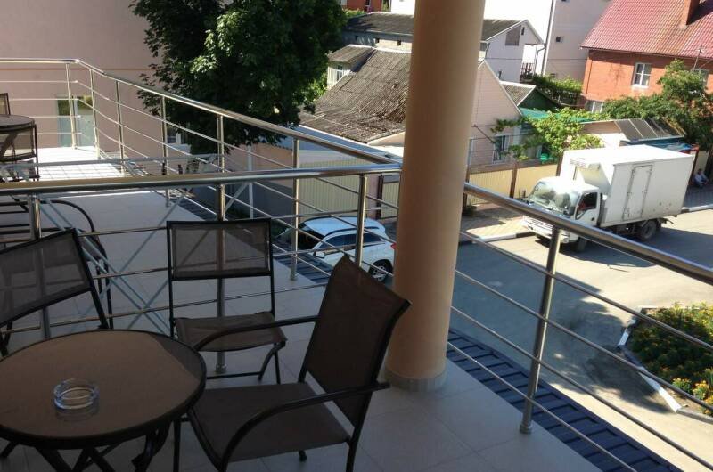 Трёхместный номер с балконом