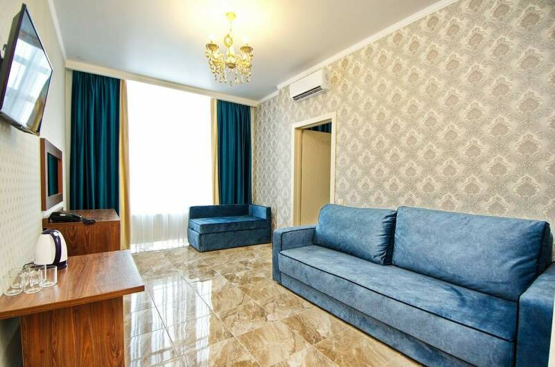 Двухкомнатный пятиместный номер с балконом