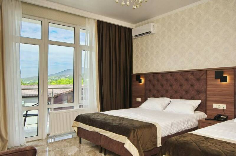 Пятиместный номер с балконом