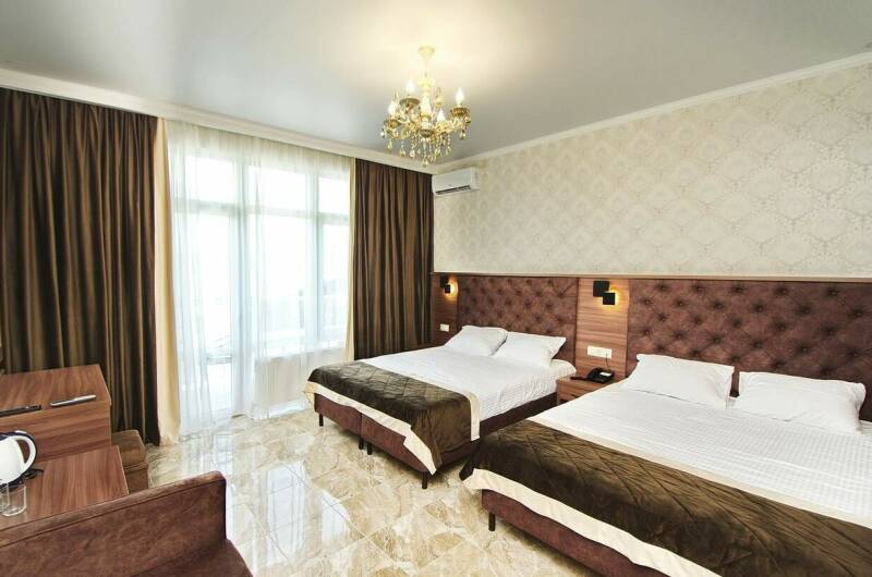 Пятиместный номер с балконом