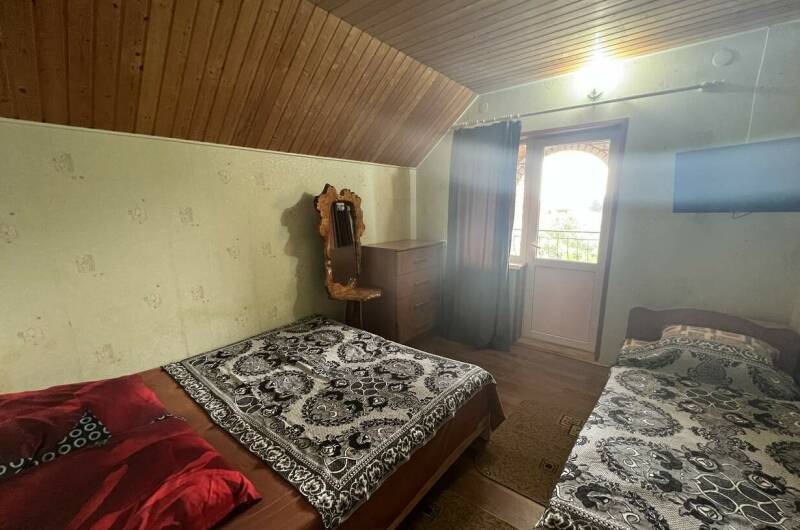 Трехместный номер эконом с балконом (3)