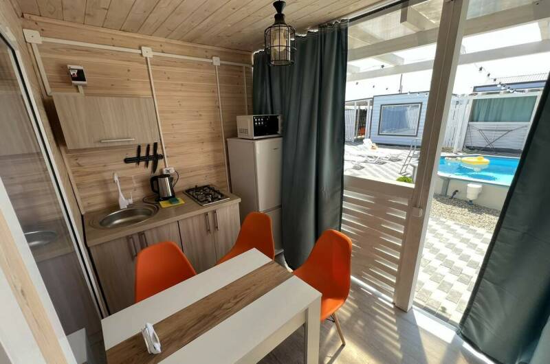 Домик с видом на бассейн 3+1