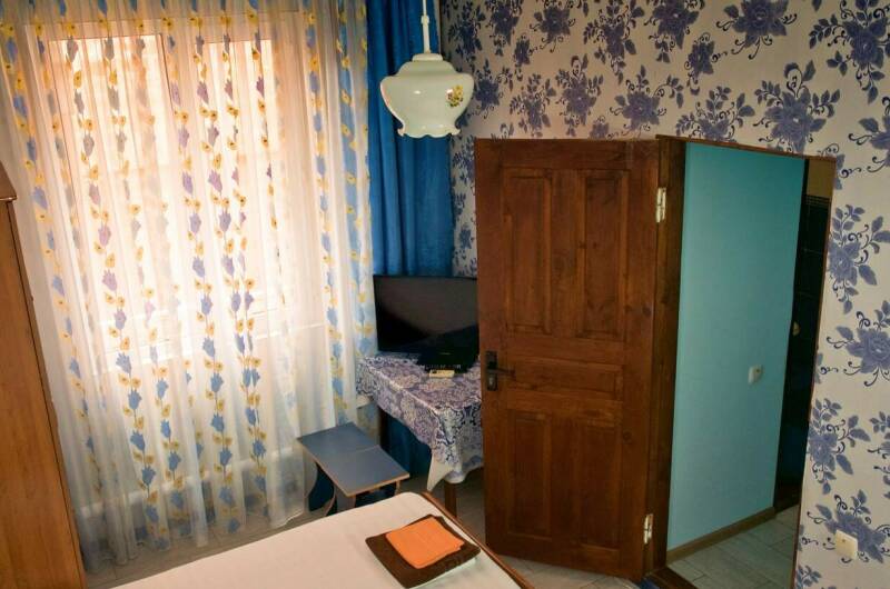 Двухкомнатный номер с удобствами 01−08