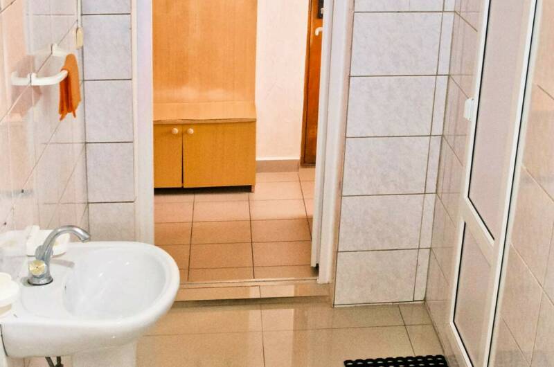 Трехместный номер «Эконом» 03−09