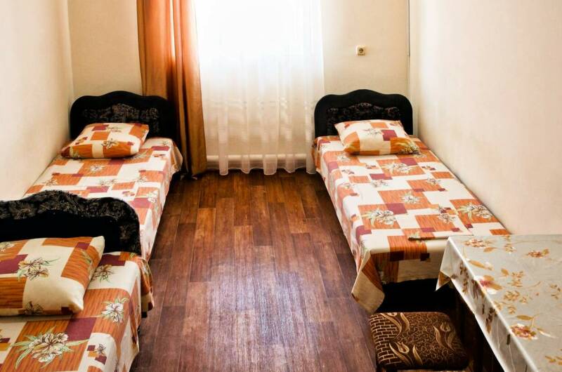 Трехместный номер «Эконом» 03−04