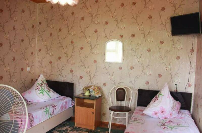 Номер «Эконом» с удобствами на этаже