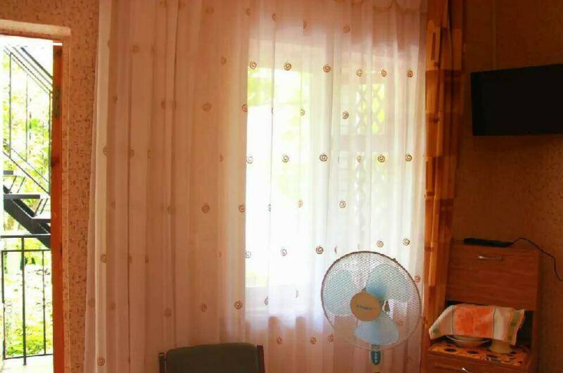 Номер «Эконом» с удобствами на этаже