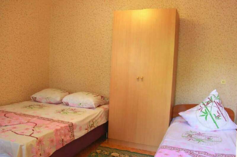 Номер «Эконом» с удобствами на этаже