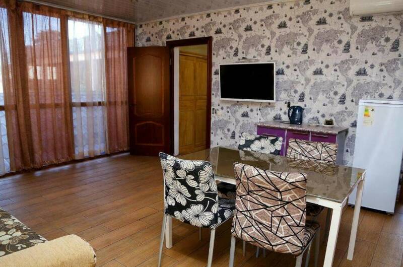 «Люкс» до 5 человек двухкомнатный